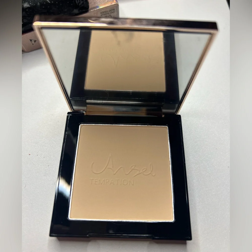 💎 Oriental Concealer Bright Powder Cake Foundation- Full Size Bling Case